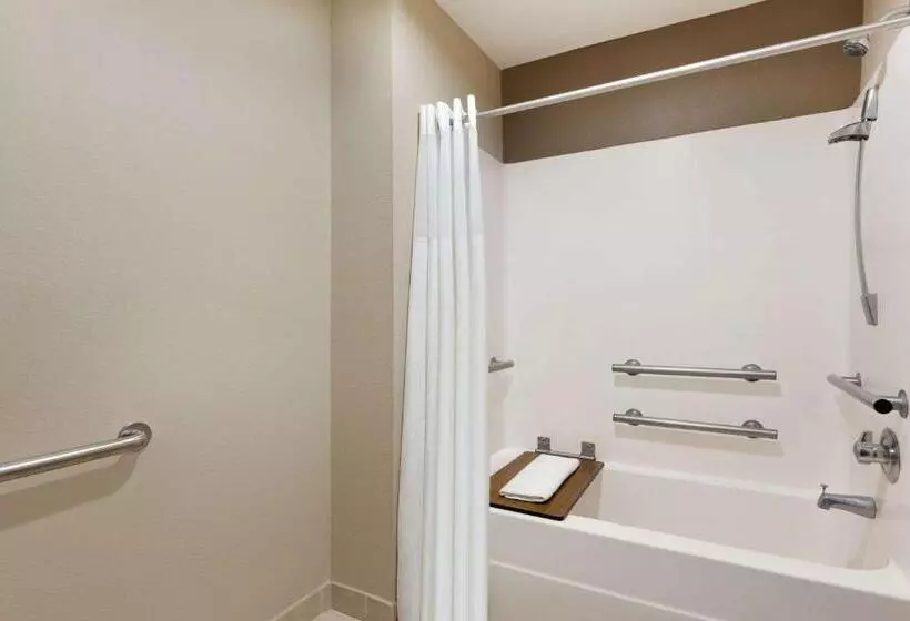 Отель Super 8 By Wyndham Lake Charles Northeast