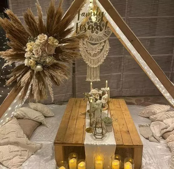 Отель Taj Wellington Mews