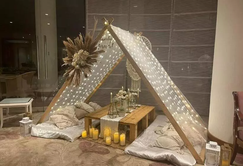 Отель Taj Wellington Mews