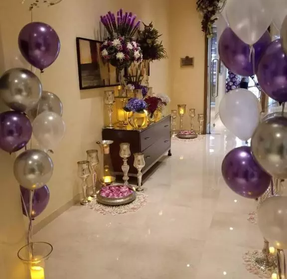 Отель Taj Wellington Mews