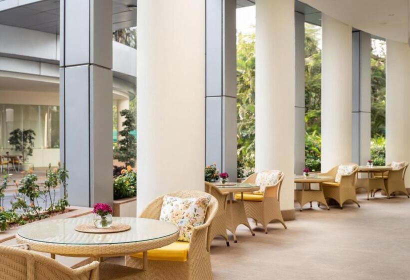 Hotel Taj Wellington Mews