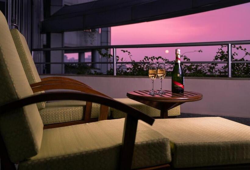 Hotel Taj Wellington Mews