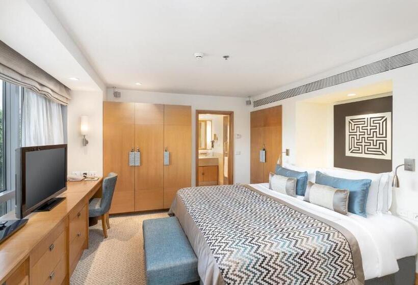 Hotel Taj Wellington Mews