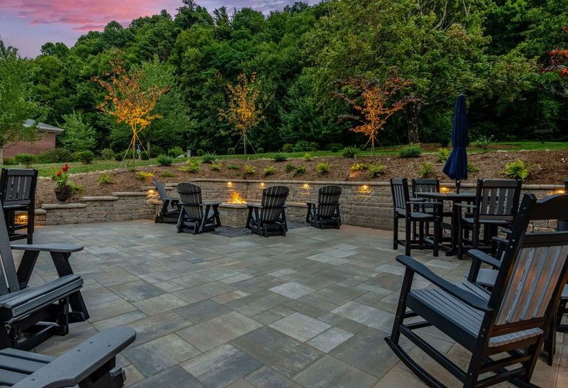 מוטל Graystone Lodge, Ascend Hotel Collection