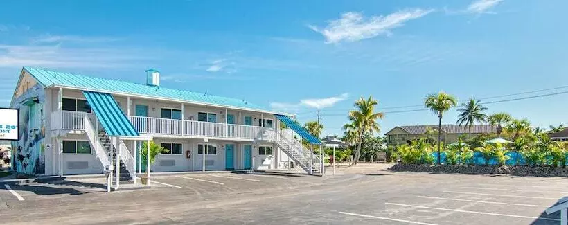 Motel Latitude 26 Waterfront Resort And Marina