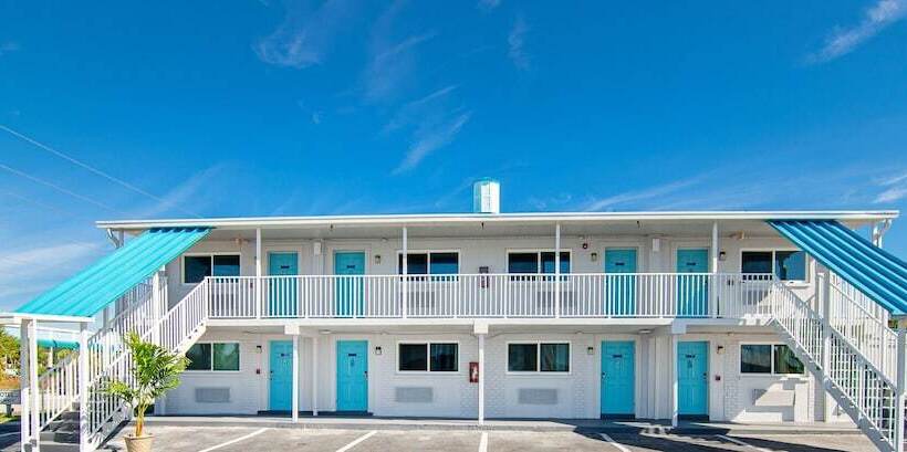 モーテル Latitude 26 Waterfront Resort And Marina