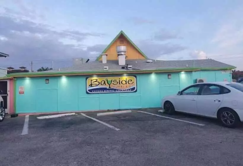 Motel Latitude 26 Waterfront Resort And Marina