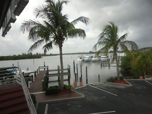 Мотель Monterey Inn & Marina