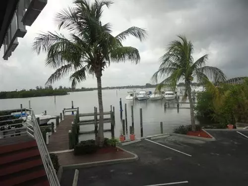 汽车旅馆 Monterey Inn & Marina