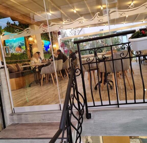 Пансион Vromos Guest House