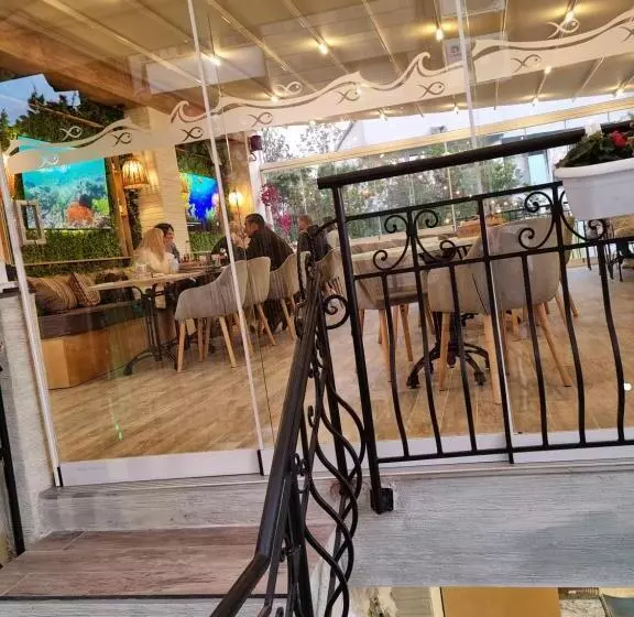 پانسیون Vromos Guest House