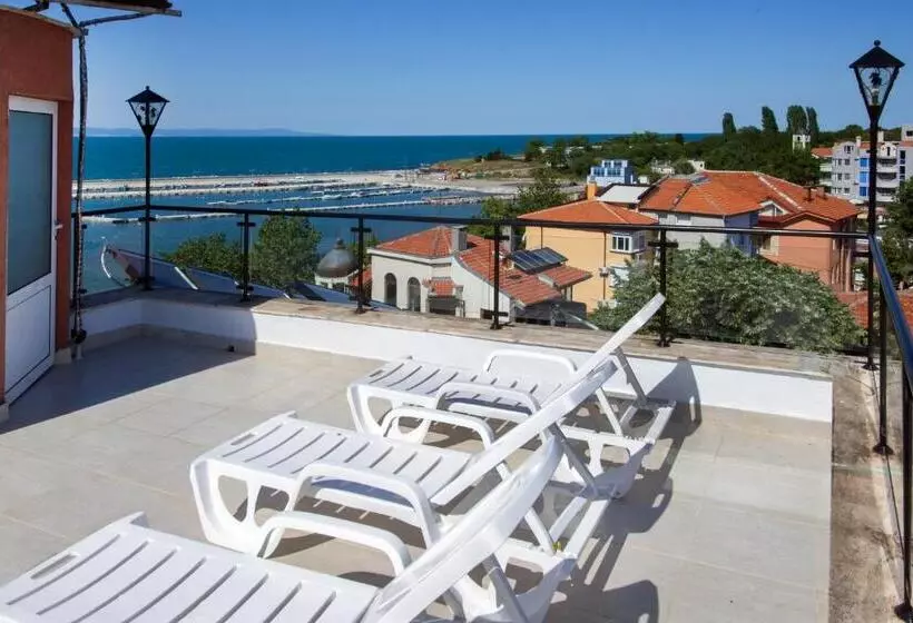 پانسیون Vromos Guest House