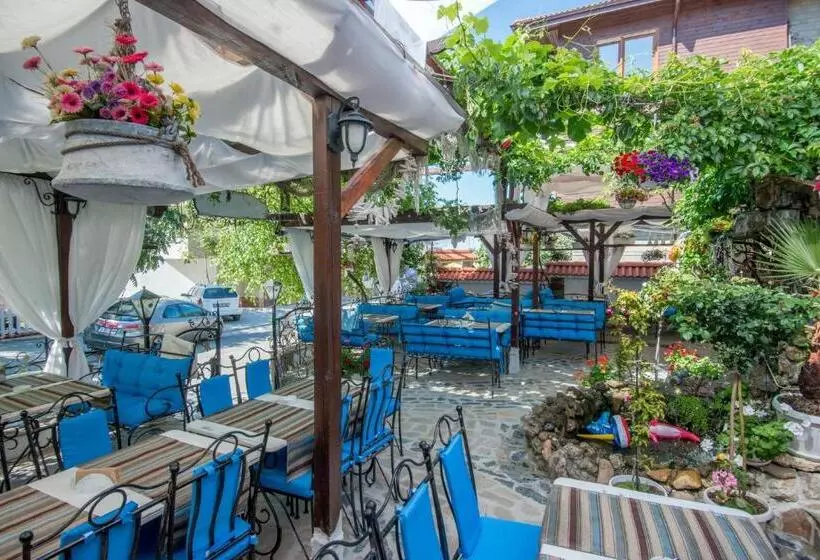 پانسیون Vromos Guest House