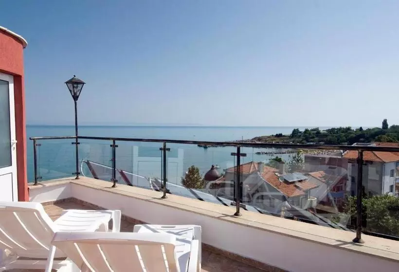 پانسیون Vromos Guest House