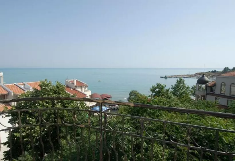 پانسیون Vromos Guest House