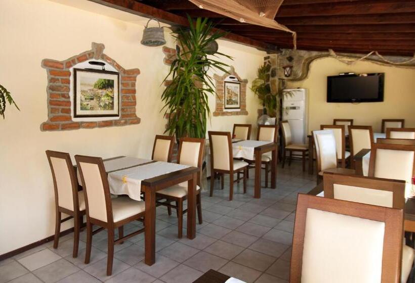 Пансион Vromos Guest House