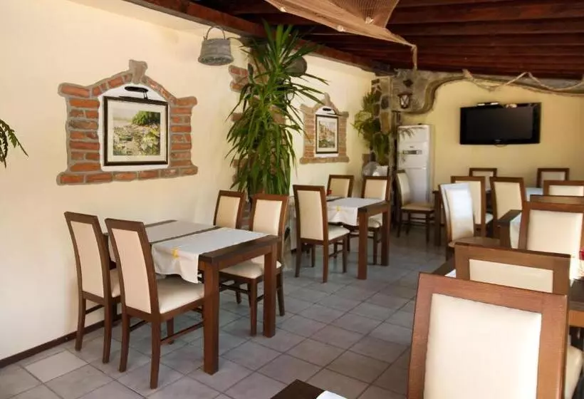 پانسیون Vromos Guest House
