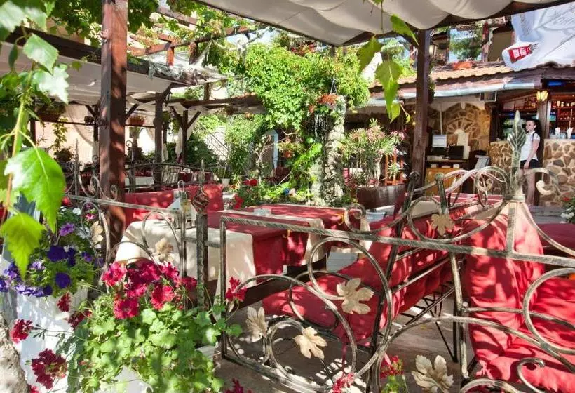 پانسیون Vromos Guest House