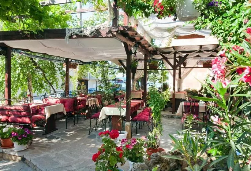 پانسیون Vromos Guest House