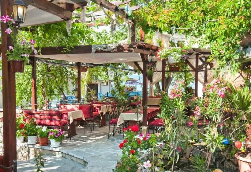 پانسیون Vromos Guest House