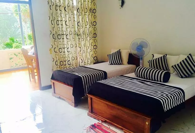 هتل Adhi S Place Ella