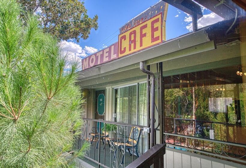 Мотель Piazza S Pine Cone Inn