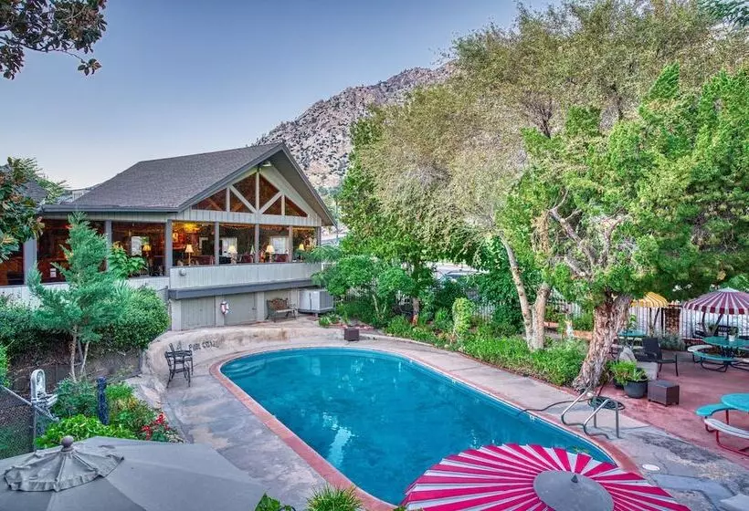 Motelli Piazza S Pine Cone Inn