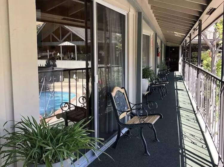 Motelli Piazza S Pine Cone Inn