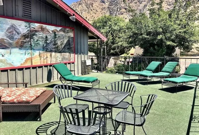 Motelli Piazza S Pine Cone Inn