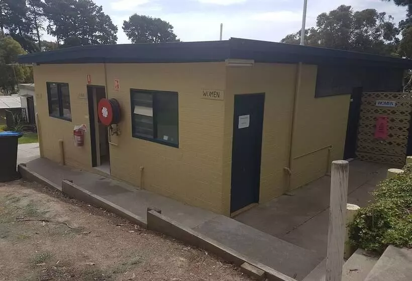 Hotelli Lakes Caravilla Caravan Park