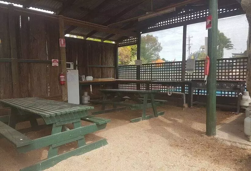 Hotelli Lakes Caravilla Caravan Park