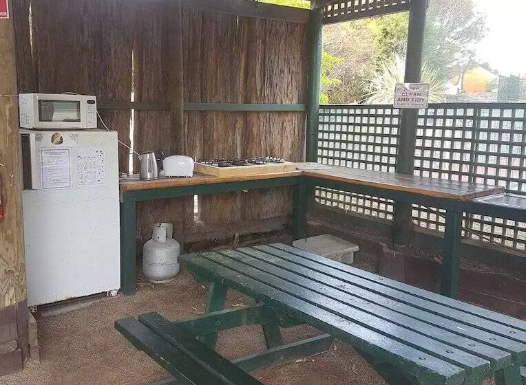 Hotelli Lakes Caravilla Caravan Park