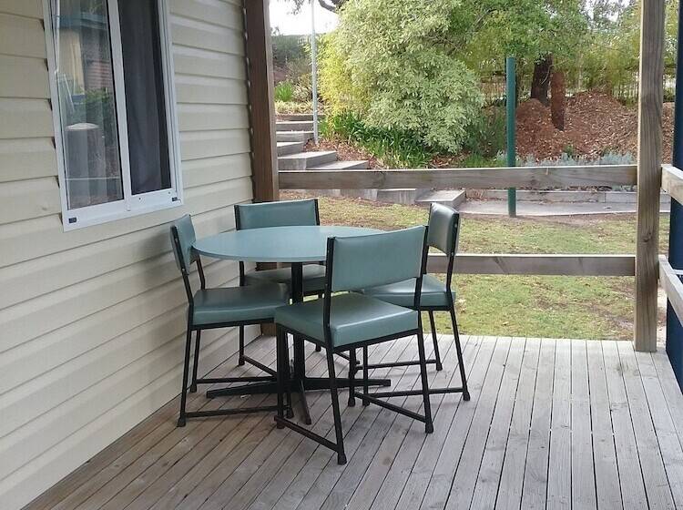 호텔 Lakes Caravilla Caravan Park