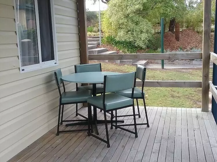 Hotelli Lakes Caravilla Caravan Park