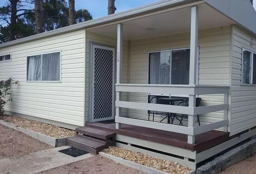 Hotelli Lakes Caravilla Caravan Park