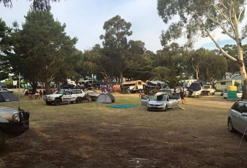 호텔 Lakes Caravilla Caravan Park