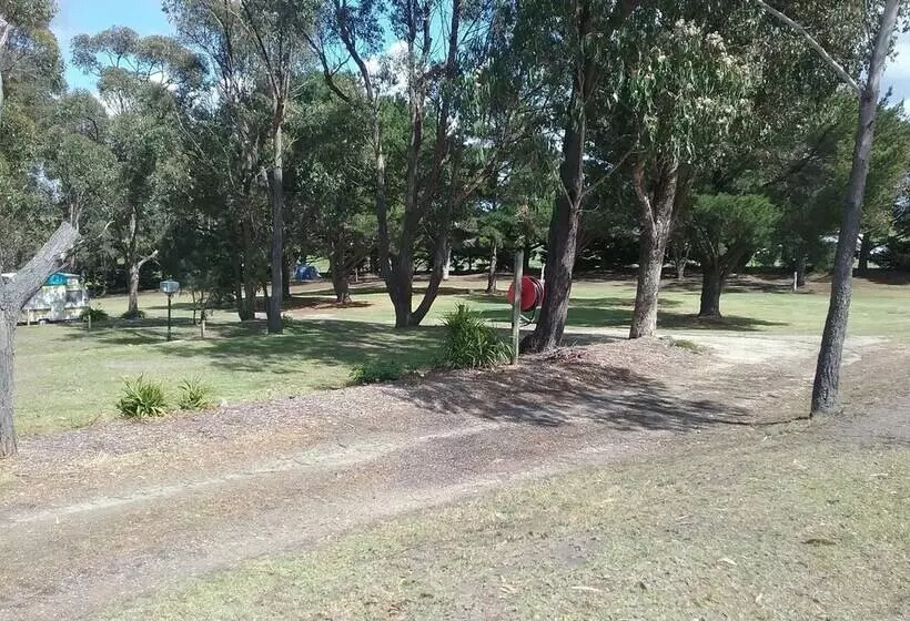 Hotelli Lakes Caravilla Caravan Park