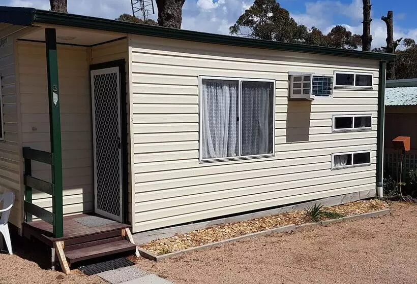 Hotelli Lakes Caravilla Caravan Park