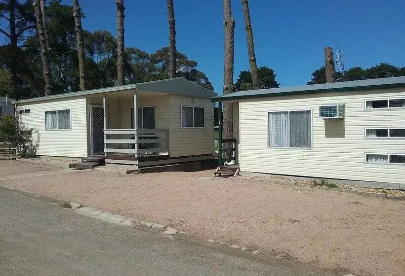 Hotelli Lakes Caravilla Caravan Park