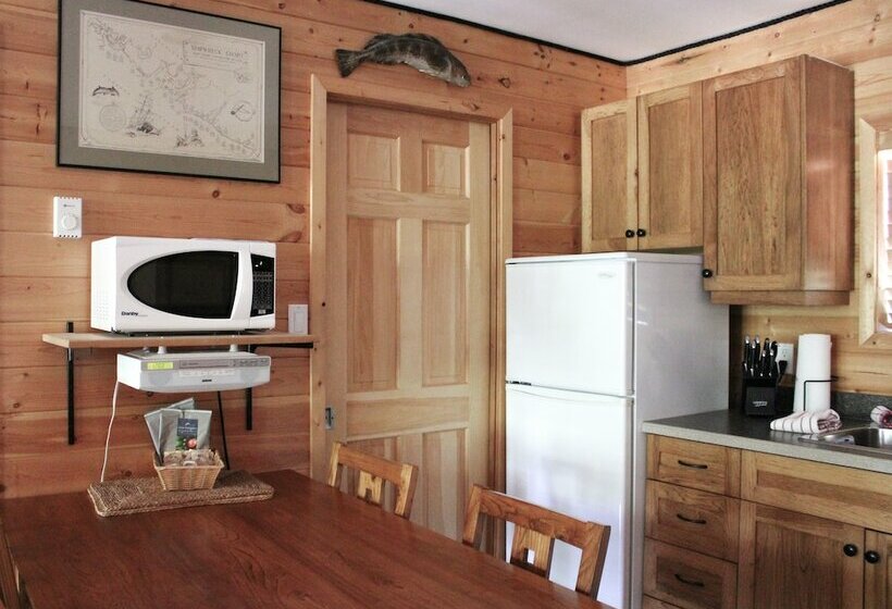 Wild Pacific Waterfront Cabins