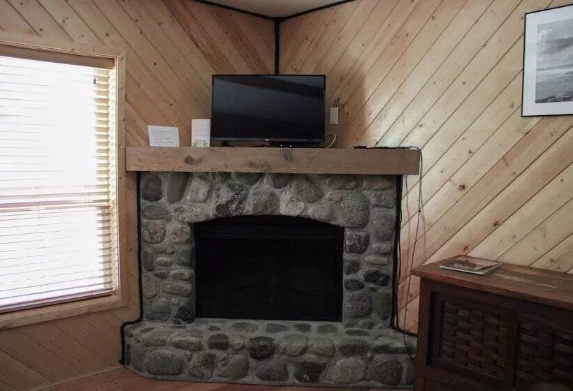 Wild Pacific Waterfront Cabins