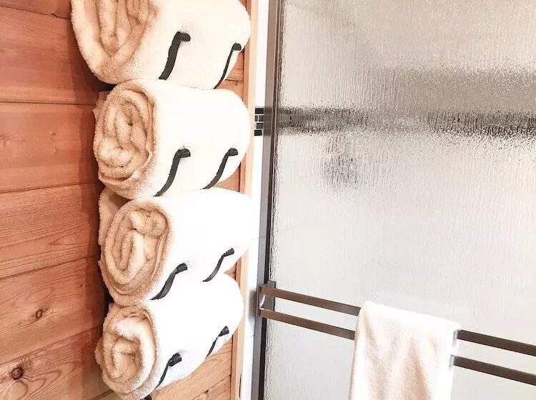 Wild Pacific Waterfront Cabins