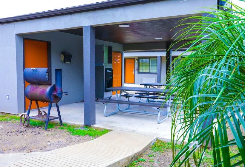 فندق على الطريق Wintergarden Inn