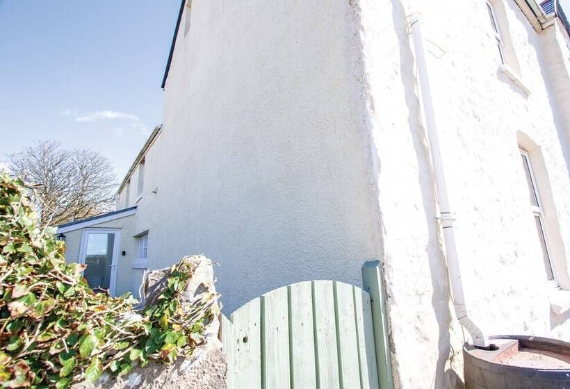 Berry Hall Porty Eynon