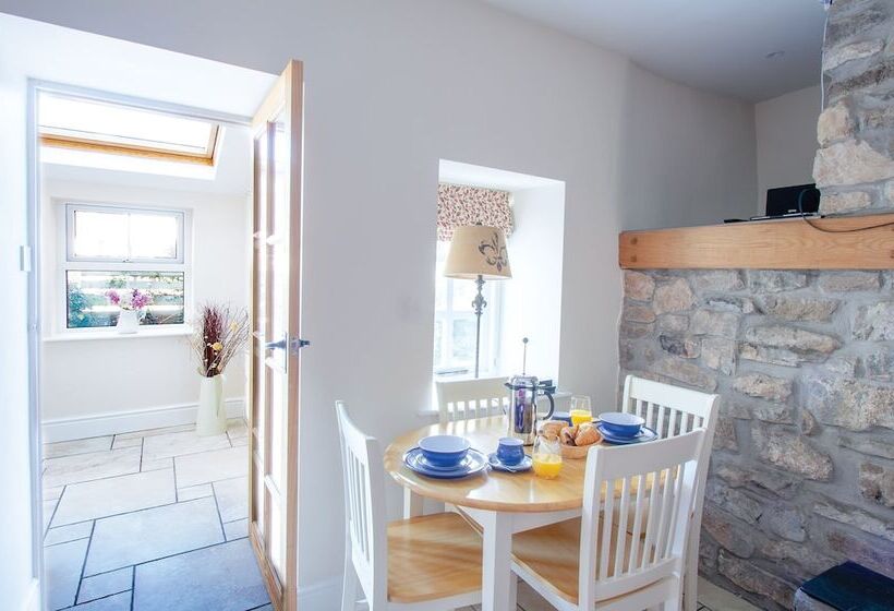 Berry Hall Porty Eynon