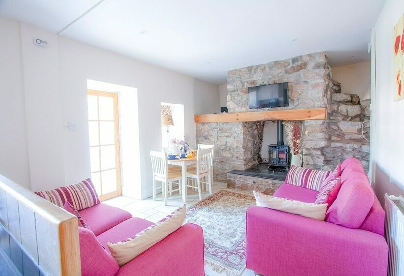 Berry Hall Porty Eynon