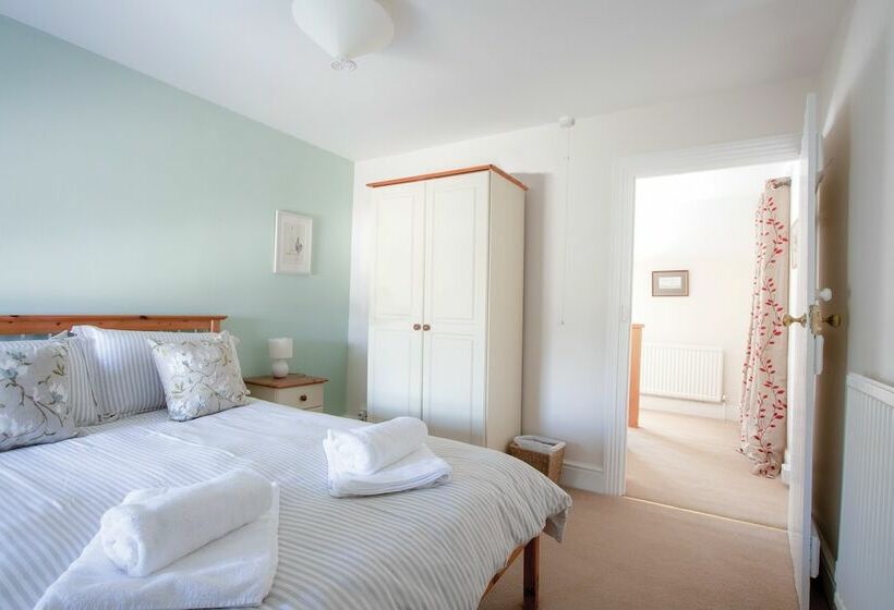 Berry Hall Porty Eynon