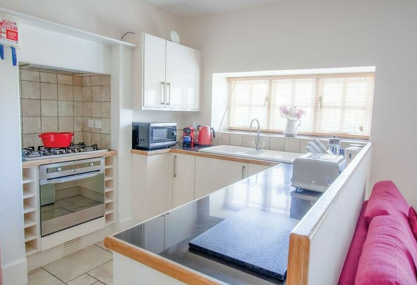 Berry Hall Porty Eynon