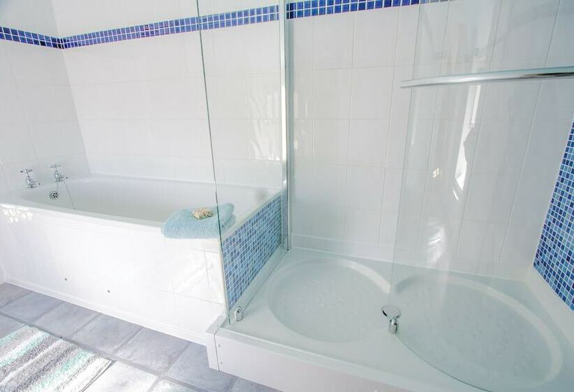 Berry Hall Porty Eynon