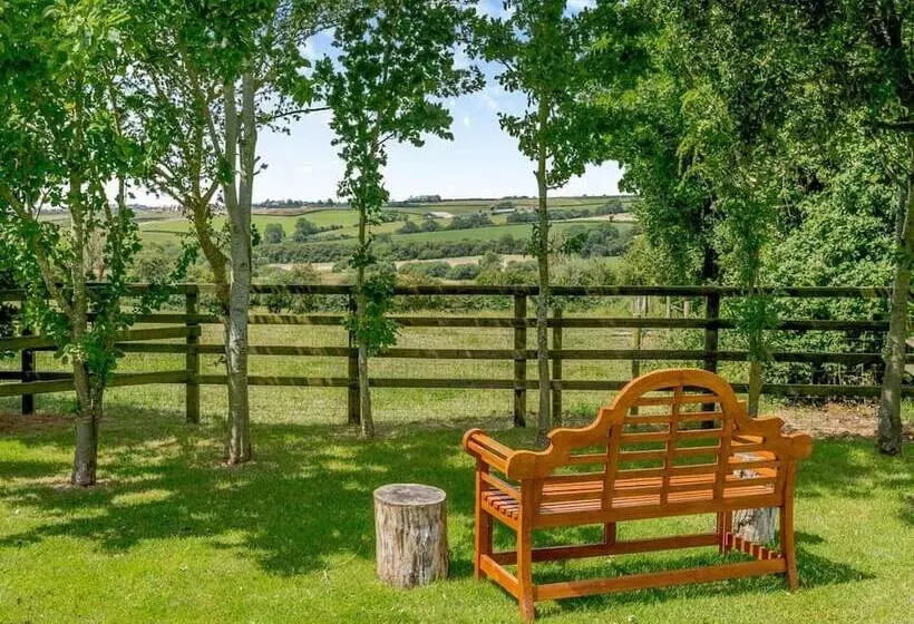 Paddock Cottage   Thorpe Arnold, Melton Mowbray